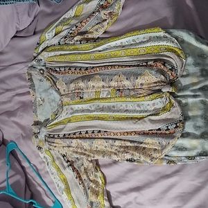 Quarter sleeve dress shirt